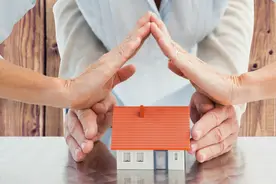 手上有一套闲置房产，如果把房子卖了钱存银行吃利息，是否划算？图片