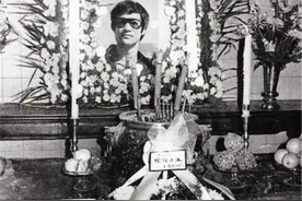 1973年，为李小龙扶灵的6个神秘人：都来自外国，个个身份显赫图片
