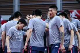 辽宁混血前锋试训广东！预测身高2米10 15岁成国手 被称中国八村塁图片