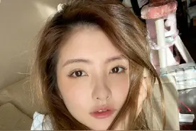 与王思聪分手后无钱做修复？豆得儿晒照反击恶评，怼脸拍颜值回春图片
