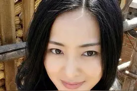 她是赵家班摇钱树，曾为丈夫逼宫赵本山，儿子神似王俊凯生活幸福图片