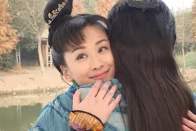 她的古装美的媚骨天成，现代妆怎么就“糊穿地心”了？图片