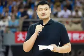 姚明深夜撸串引争议，这事姚主席确实要注意图片