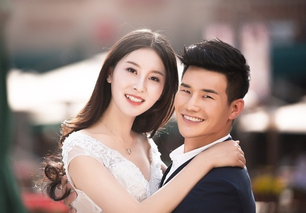 条子哥听到谢孟伟嘲讽自己没有拿得出手的作品后,这下就不开心了,他细