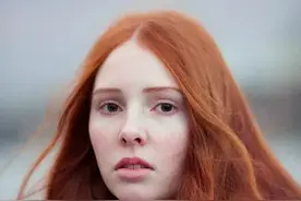 他走遍世界拍了130个红发美女，只为改变世人对红发的偏见图片