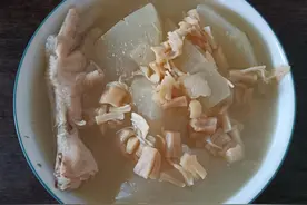 冬瓜干贝汤，夏日里一道味道鲜美的汤肴图片