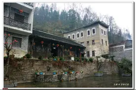 湘西苗王府 ——最后一代“青帕苗王”龙云飞图片