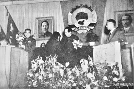 有关筹建新中国的四件决议案图片