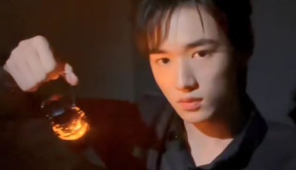 主角化装成鬼国外电影