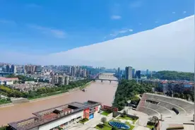 刷屏泸州人朋友圈的“阴阳云”“奶盖云”，究竟怎么回事？图片