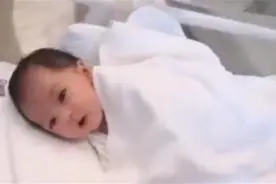 高颜值女婴火遍全网，护士看了抢着抱，网友：咋生的？图片