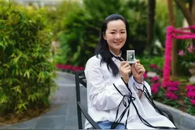 影后咏梅与摇滚歌星栾树：我们是并肩成长的“夫妻树”图片