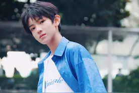 16岁鲜肉被曝恋爱，尺度聊天记录流出，与台上乖乖男形象反差大图片