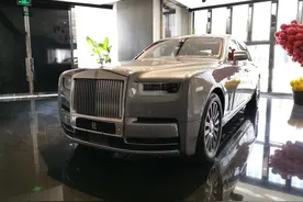 劳斯莱斯幻影长轴版 明珠银/阿玛尼亚克棕/黑图片