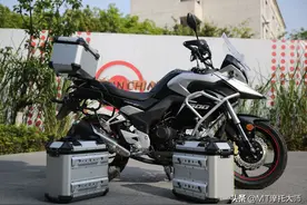 本田同平台“动力”！大运亮相300cc拉力车：鸟嘴、三箱样样俱全图片