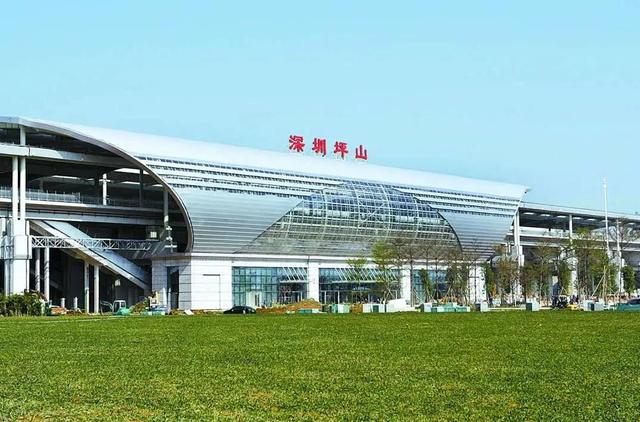 深圳有几个火车站，分别在什么地方？