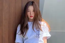 一件白T搞定6种穿搭，让你美过整个夏天，回头率200%图片