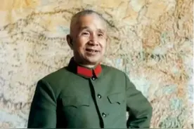 粟裕身材矮小，被战友称为“矮班座”，周恩来：你比拿破仑强多了图片