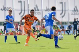 尤文5-0！C罗先拔头筹喜笑颜开！布冯和小兄弟皮尔洛相谈甚欢图片