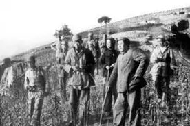 1942年，成立不到10天的中央警卫团干了一事，引得毛主席勃然大怒图片