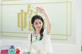 赵丽颖接替黄晓明当店长的第一天，营业额就破纪录，低估她了图片