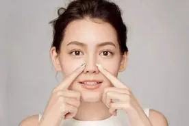 鼻子两旁挤出的白色条状物是什么？越挤越频繁，是螨虫太多吗？图片