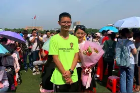 合肥男孩高考结束后跪母走红，635分不上985，他在学校怎样了？图片