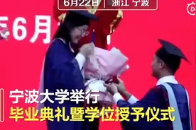 毕业典礼现场求婚！吃狗粮的剧情安排上了图片