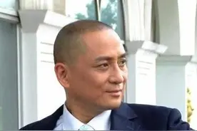 甩小13岁娇妻后，娶小25岁新欢，2个老婆6个娃，自曝生活费500万图片