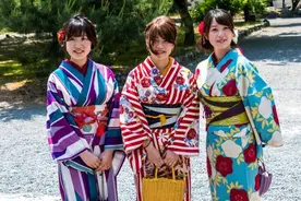 日本女人为什么天天背个枕头？到底有什么作用？涨知识了图片