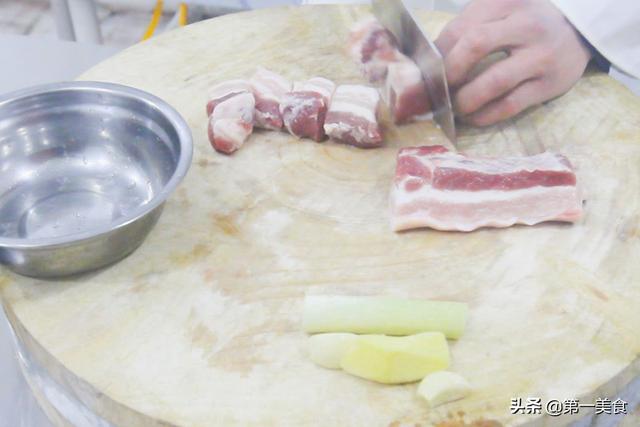 这才是“红烧肉”的家常做法，肥而不腻、入口即化，老少都喜爱