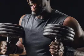 背阔肌下沿像翅膀是天赋？菲尔西斯用力量举计划？—经典误区答疑图片