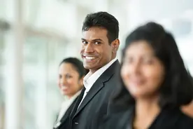 大部分印度人在中国生活，为什么突然离开，网友：大概回家避暑图片