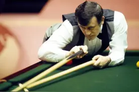 威尔士：丁俊晖依旧“内战无敌”，塞尔比打丢147，罗伯逊退赛图片