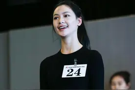 2021艺考迎来甜美女神，看到她生活照，网友：这要不火来找我图片