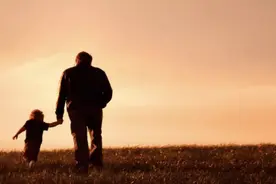 辽宁洗浴中心，一对父子的不堪行为曝光：你扭曲，孩子就扭曲图片