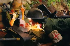 老山《死吻》，小战士牺牲前未尝爱情滋味，女护士献上感人一吻图片