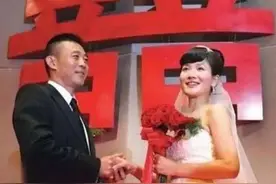 演活“贪官”的53岁老戏骨，娶过3位美娇妻，现任娇妻是90后图片