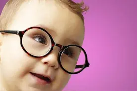 为什么成年人换眼镜可以一年，小孩的半年就需要换？图片
