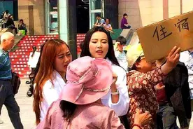 火车站40一晚的旅馆“拉客”大妈，如今都去哪了？为啥不做了？图片