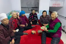 为什么说“退休后不能经常去串门”？一位73岁大妈说出自身经历图片