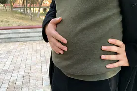 为什么有些人看起来不胖，肚子却很大？和哪些原因有关？图片