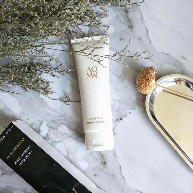 控油洗面奶推荐：清除角质层老化蛋白，让皮肤如丝质般柔滑白净