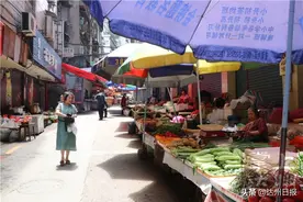 “地摊经济”背后的“人间烟火”达州中心城区临时摊区扫描图片