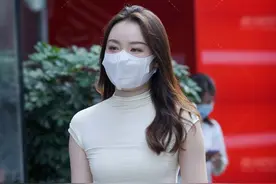 夏季喜欢穿裙装，可以尝试一下套装裙，清凉时尚又优雅十足图片