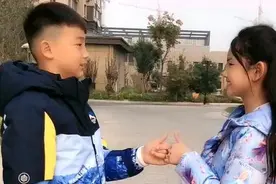 龙凤胎妹妹长期吃钙片，哥哥天天喝牛奶，3年后兄妹身高差距大图片