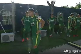 中超罕见1幕：球员通道消失，队员叉腰很无奈，球迷：像在踢野球图片