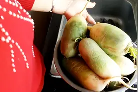 张姐教你萝卜干的储存方法，做法简单方便，放一年都不会坏！视频封面