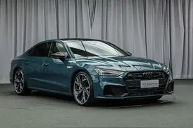 奥迪A7：“车圈女神”国产后便宜多少钱？3.0T+四驱，21寸大轮圈图片