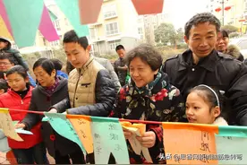 兄弟五六个，个个有耳朵，一个没耳朵，反在上面坐（打一物）图片